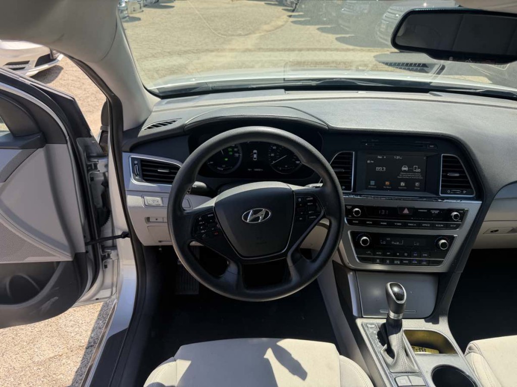 2017 Hyundai Sonata Image 16