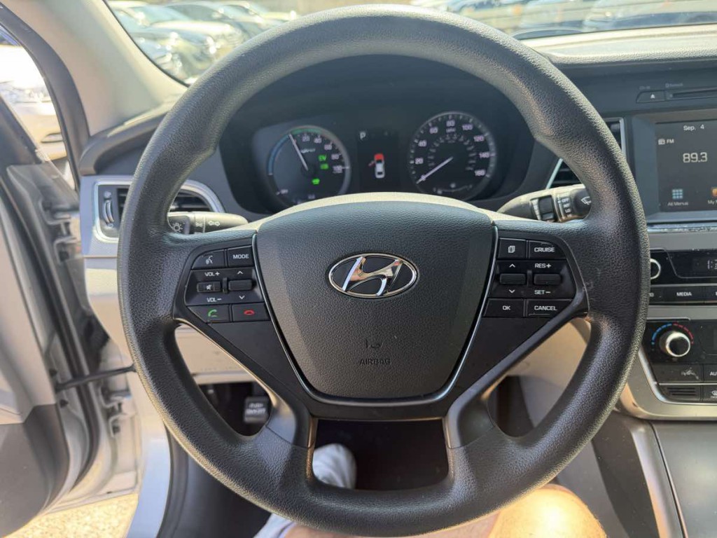 2017 Hyundai Sonata Image 18