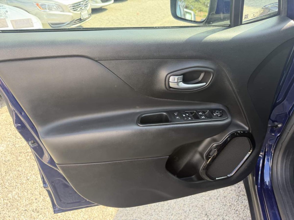 2017 Jeep Renegade Image 8