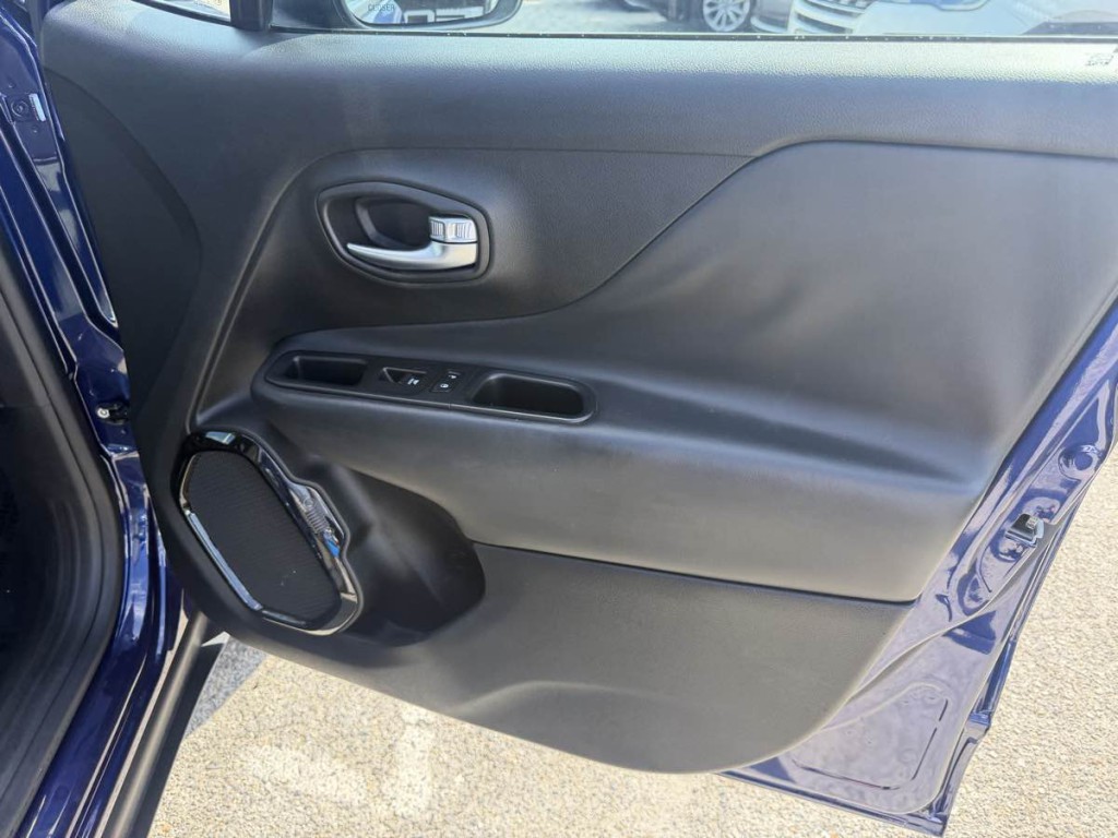 2017 Jeep Renegade Image 17