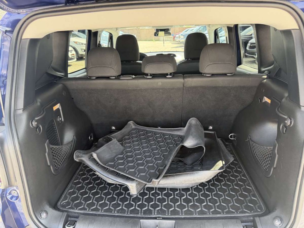 2017 Jeep Renegade Image 22