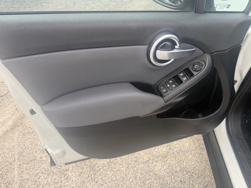2016 FIAT 500 Image 8