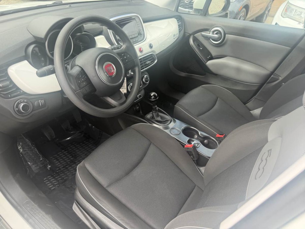 2016 FIAT 500 Image 9
