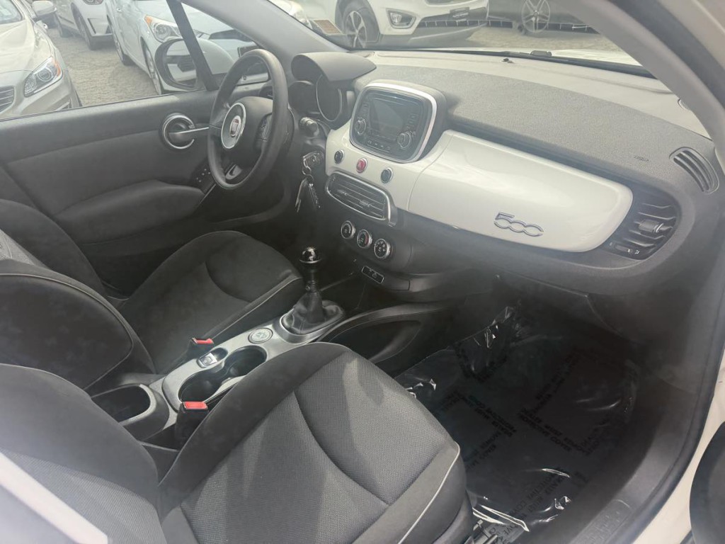 2016 FIAT 500 Image 11