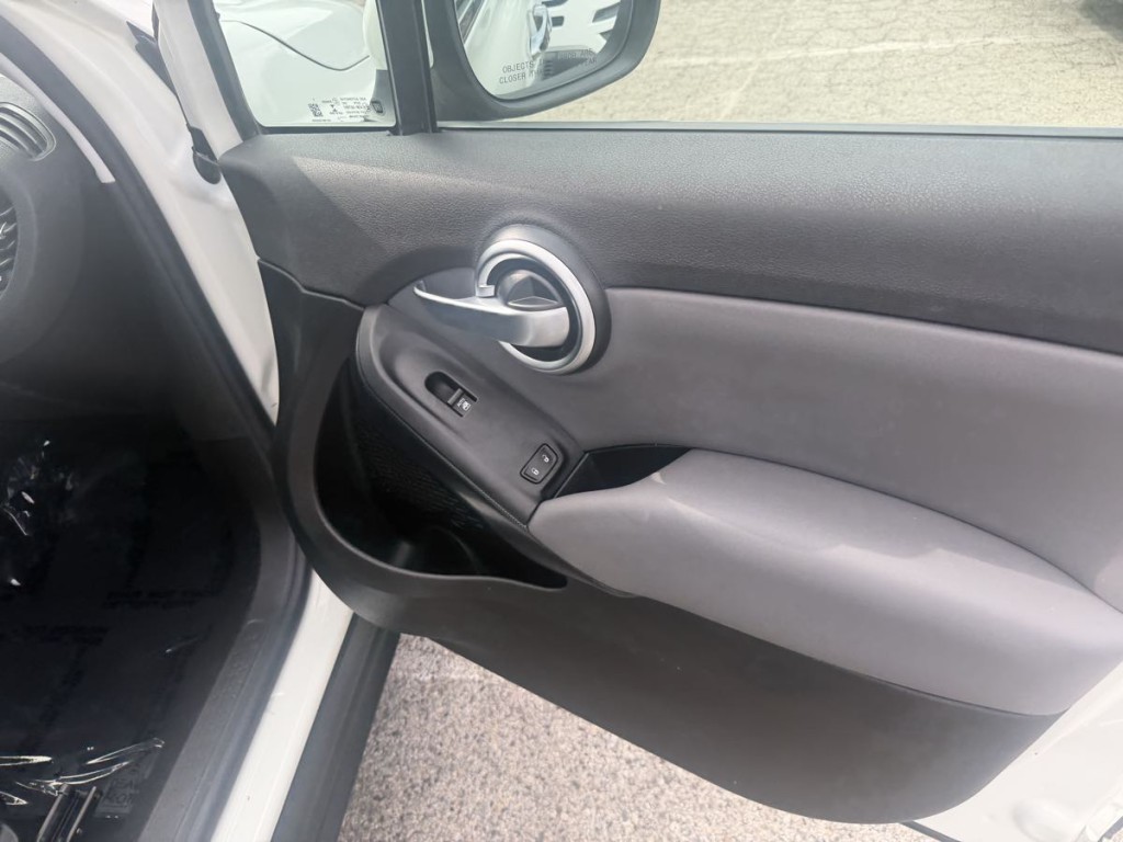 2016 FIAT 500 Image 15