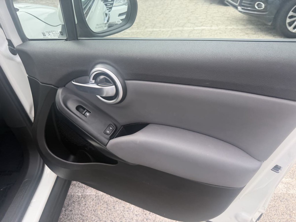 2016 FIAT 500 Image 16