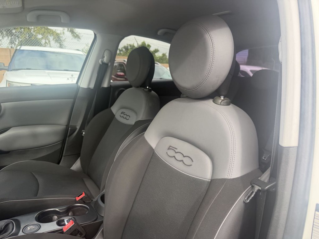 2016 FIAT 500 Image 17