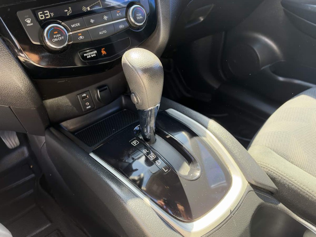 2016 Nissan Rogue Image 14