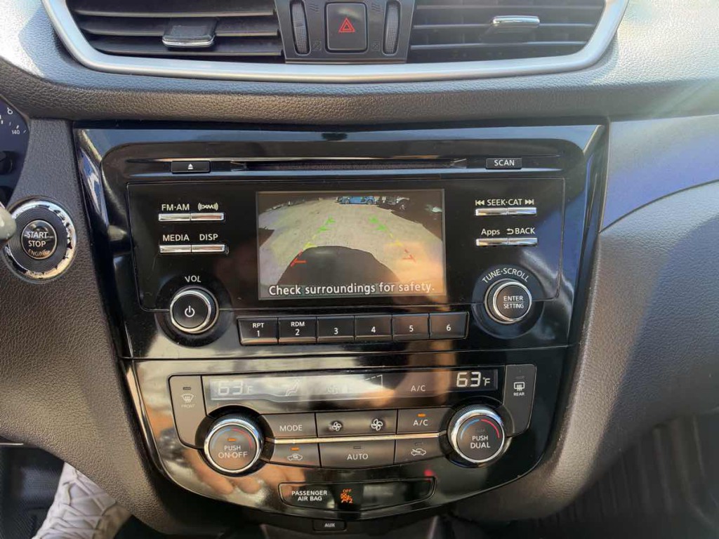 2016 Nissan Rogue Image 16