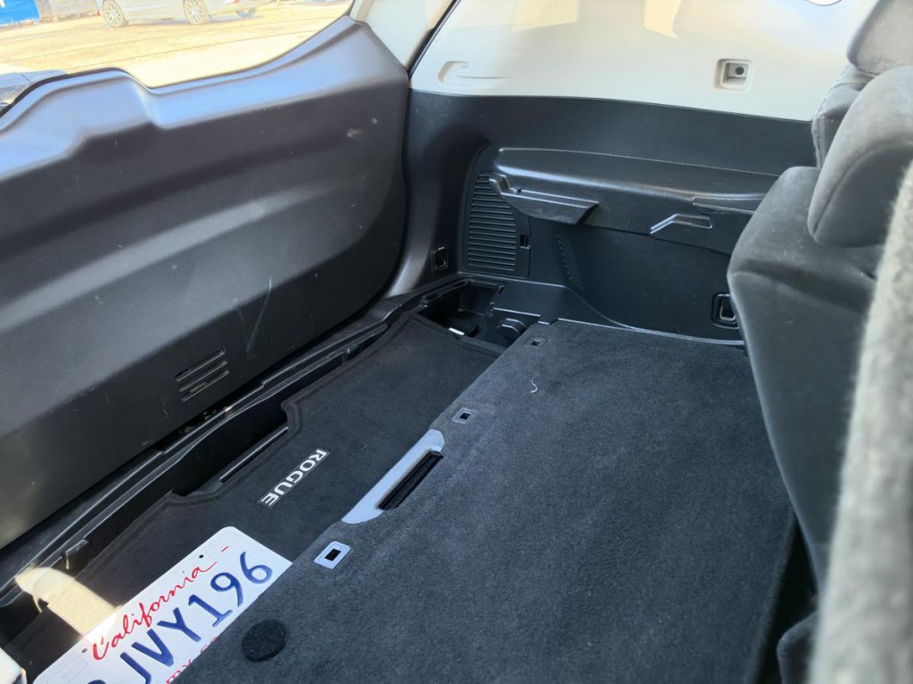 2016 Nissan Rogue Image 24