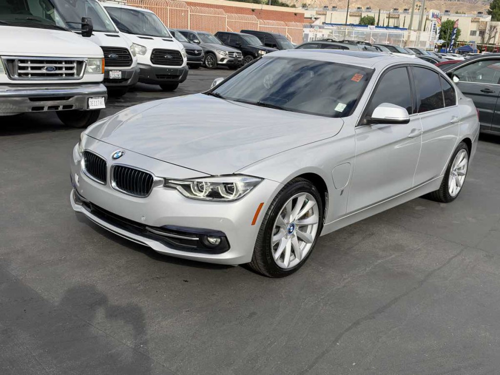 2017 BMW 3 Series Image 3