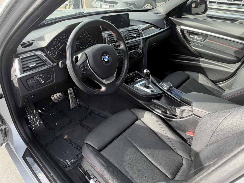 2017 BMW 3 Series Image 9