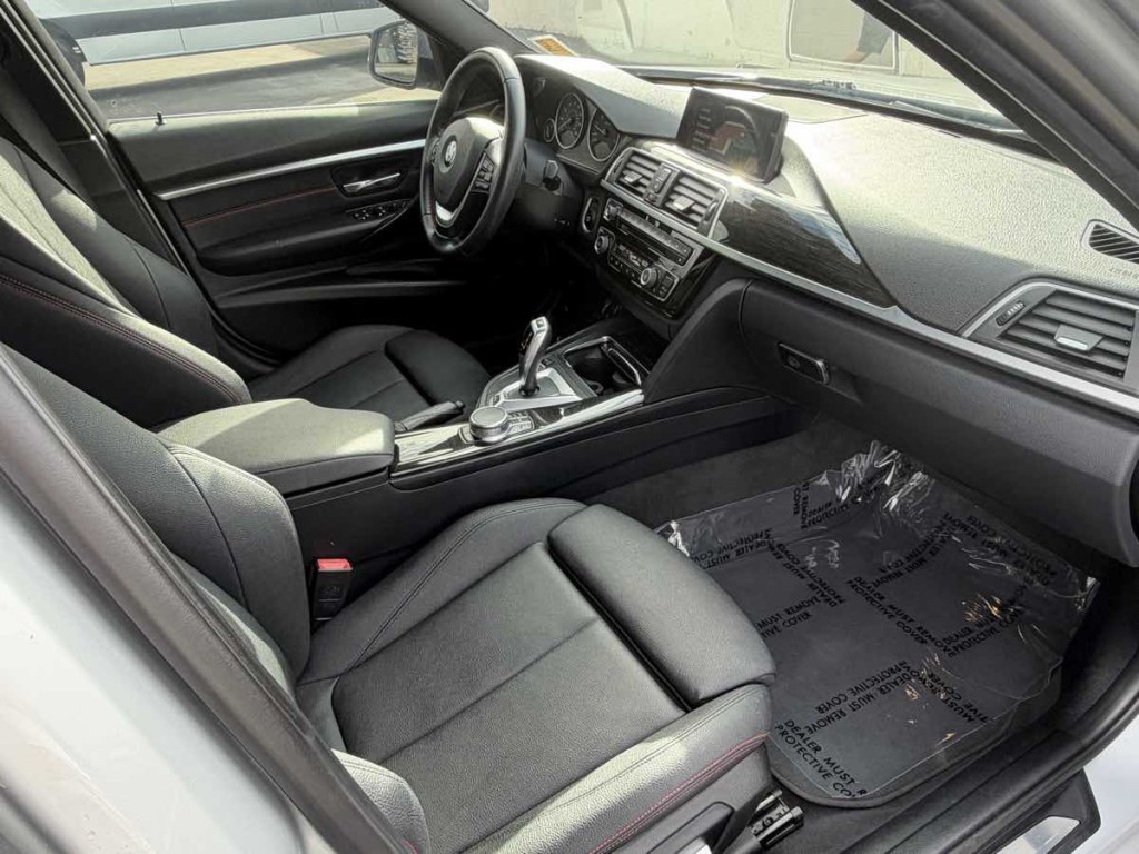 2017 BMW 3 Series Image 13