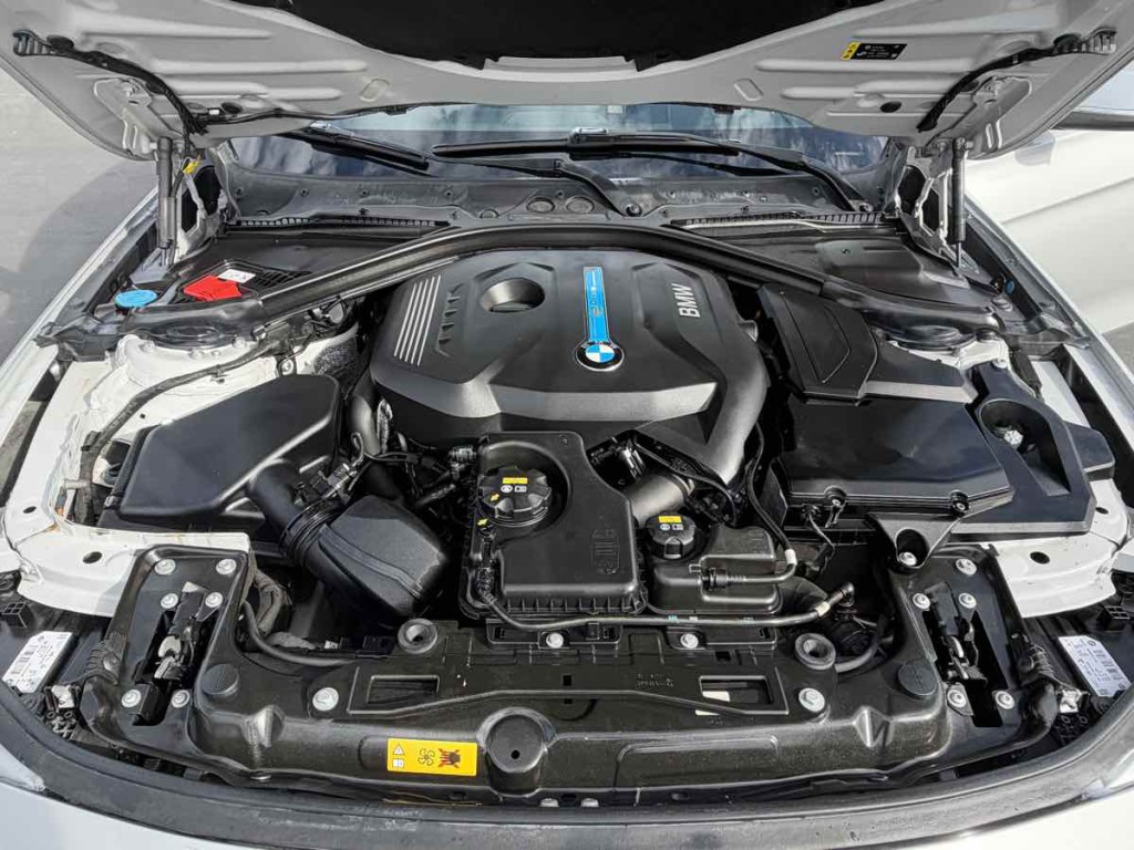 2017 BMW 3 Series Image 17