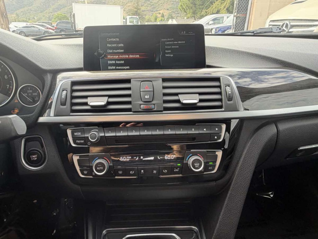 2017 BMW 3 Series Image 21