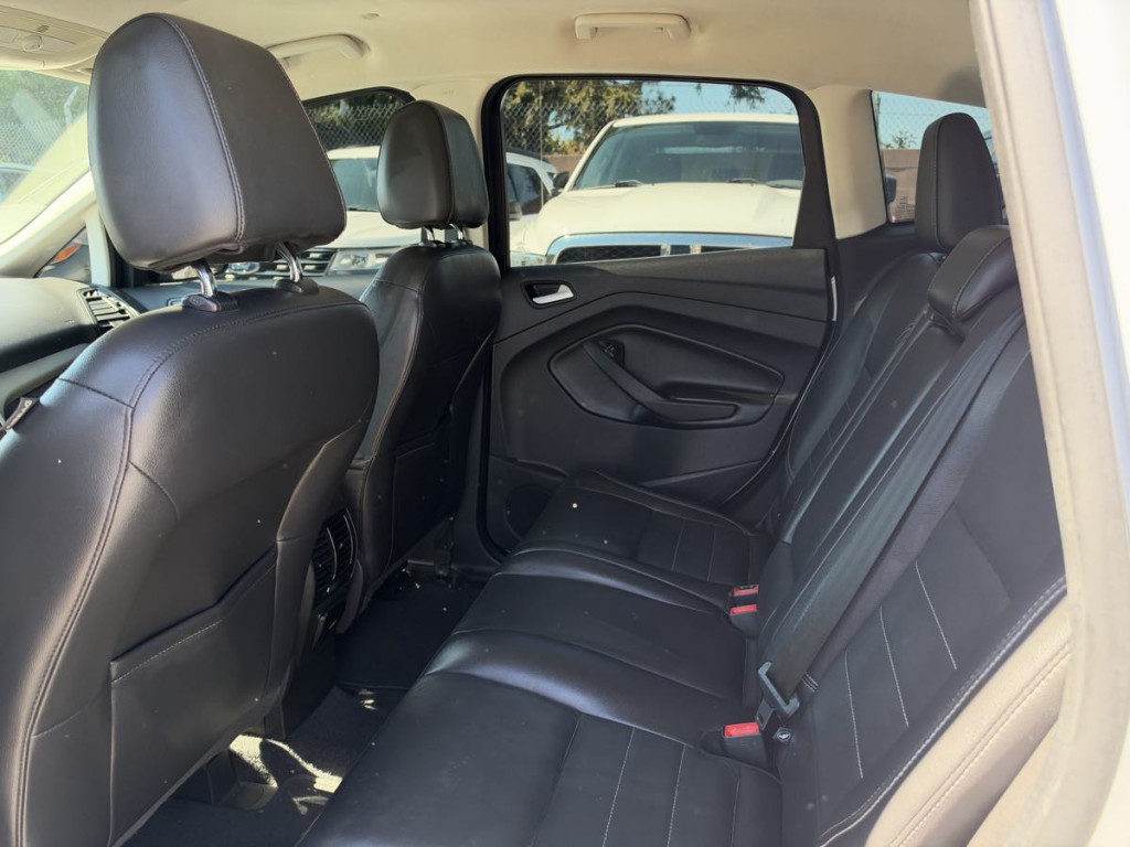 2016 Ford C-Max Image 16