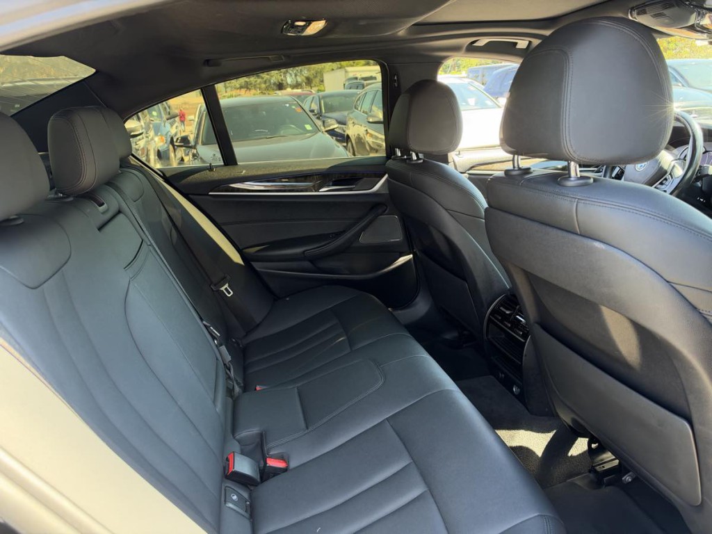 2019 BMW 5 Series Image 14