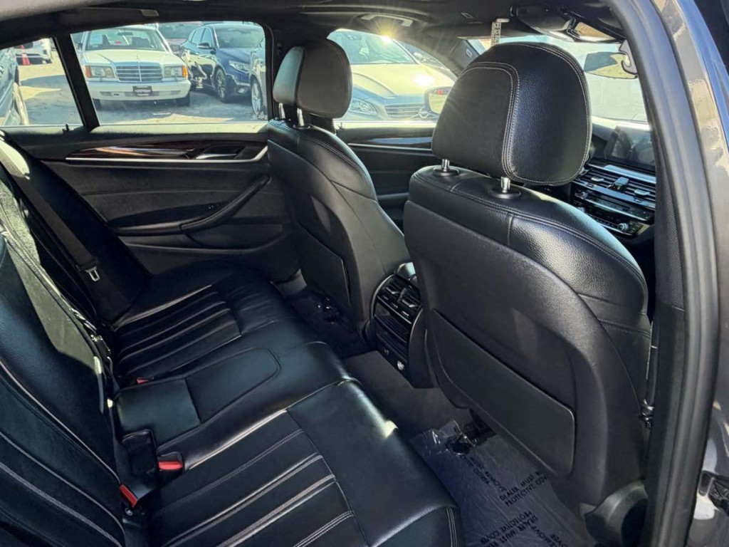 2019 BMW 5 Series Image 15