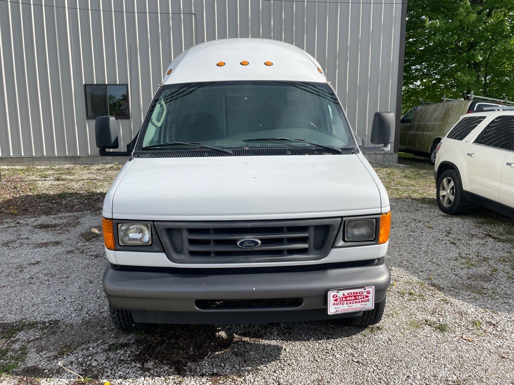 2003 Ford Econoline Image 2