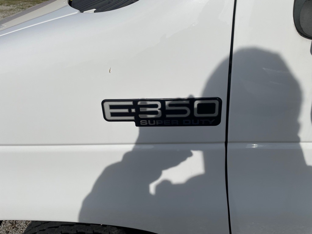 2003 Ford Econoline Image 8