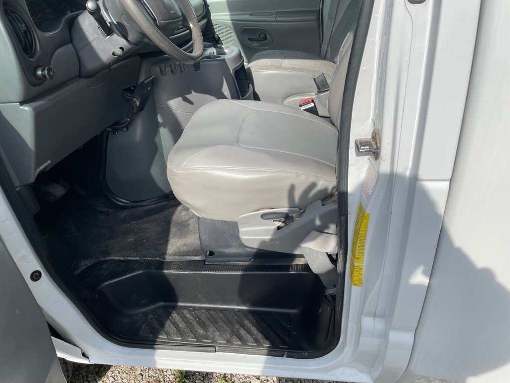 2003 Ford Econoline Image 12
