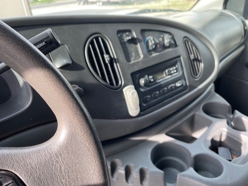 2003 Ford Econoline Image 13