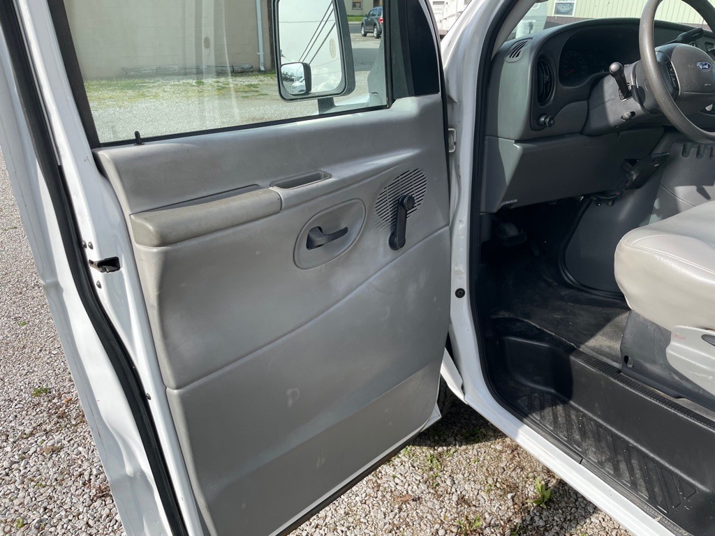 2003 Ford Econoline Image 14