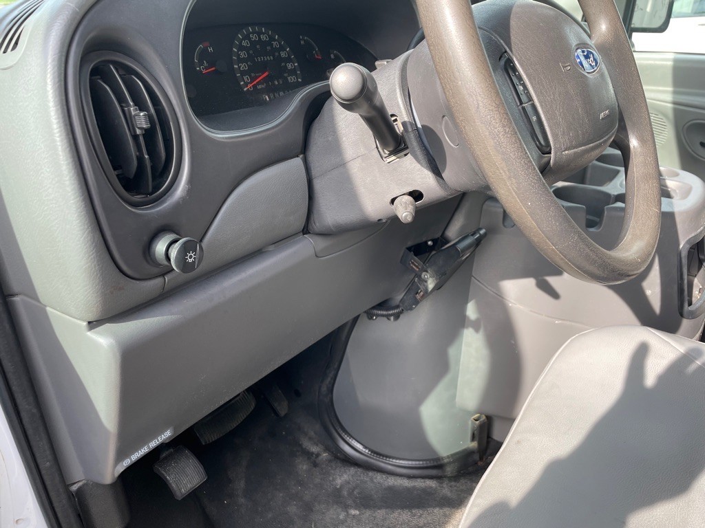 2003 Ford Econoline Image 17