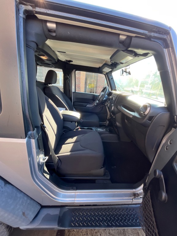 2013 Jeep Wrangler Image 12