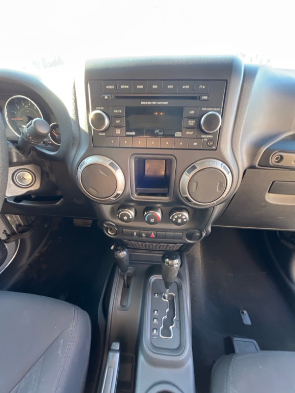 2013 Jeep Wrangler Image 13