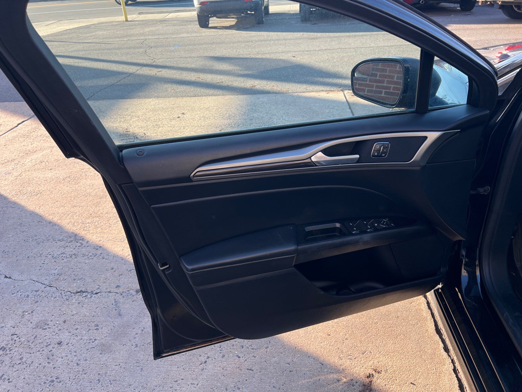 2017 Ford Fusion Image 8