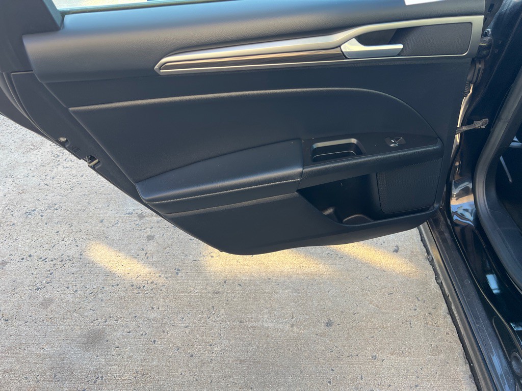 2017 Ford Fusion Image 12