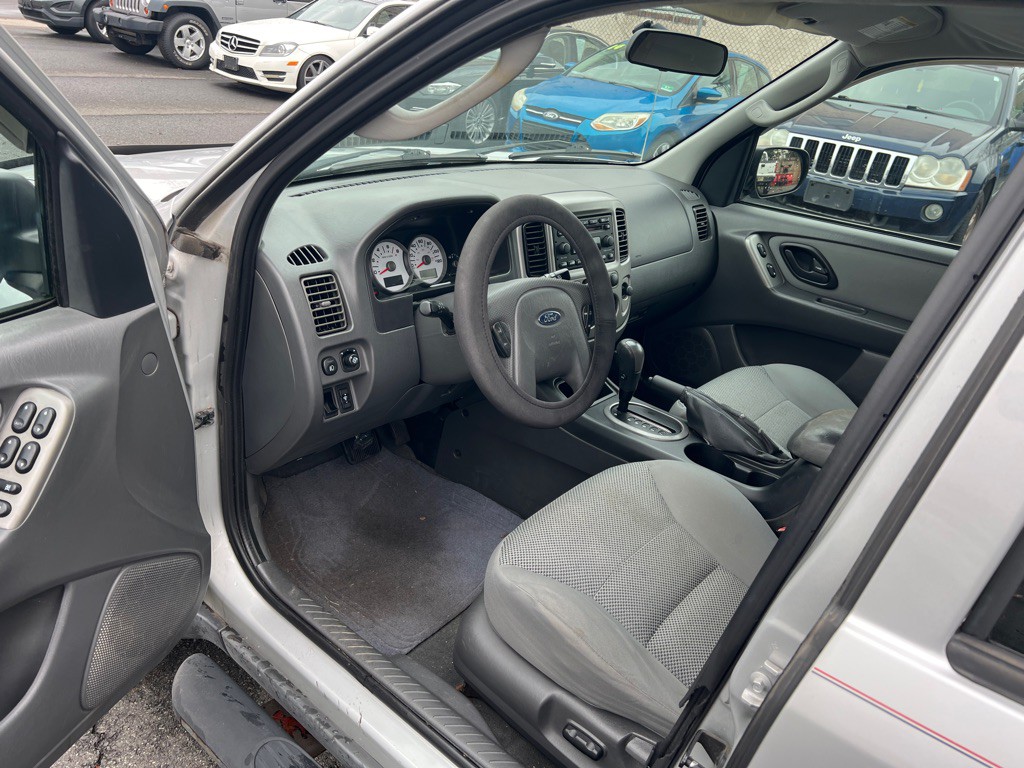 2005 Ford Escape Image 9