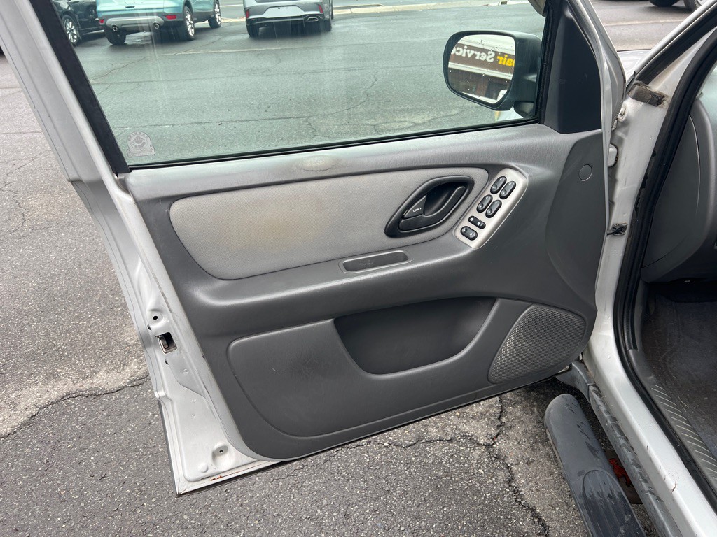 2005 Ford Escape Image 10