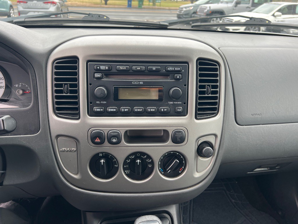 2005 Ford Escape Image 11
