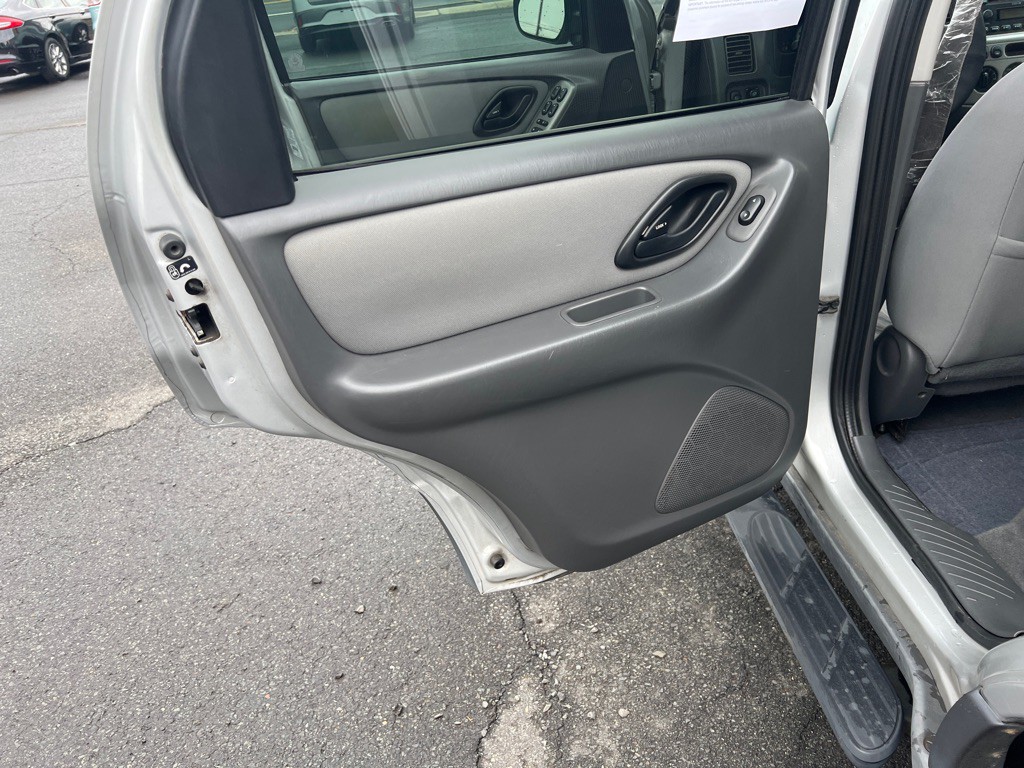 2005 Ford Escape Image 13