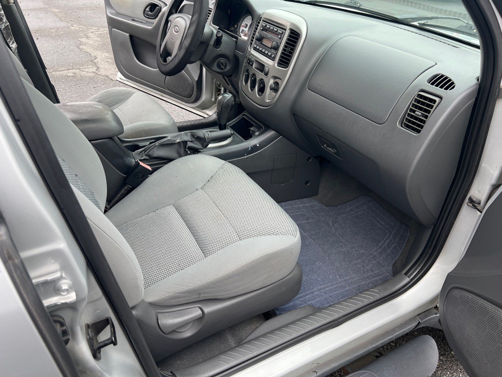 2005 Ford Escape Image 17