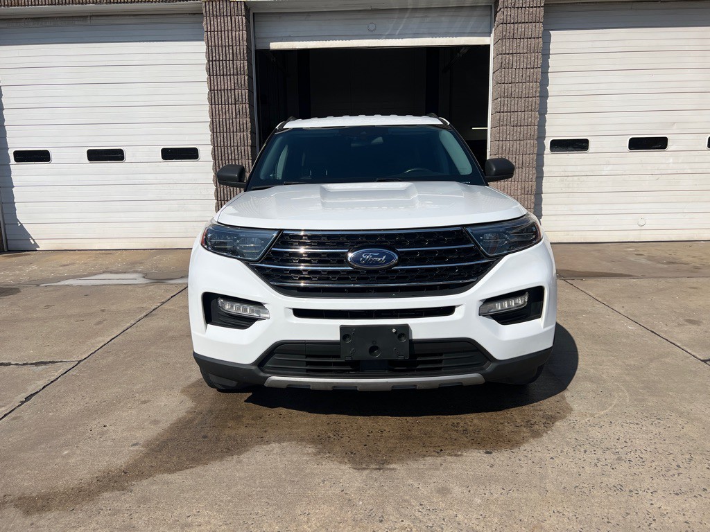 2021 Ford Explorer Image 2