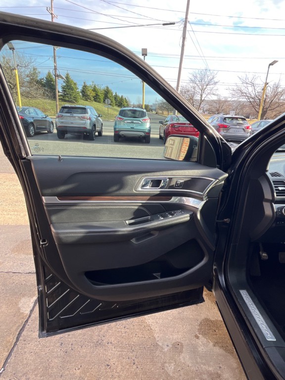 2019 Ford Explorer Image 9