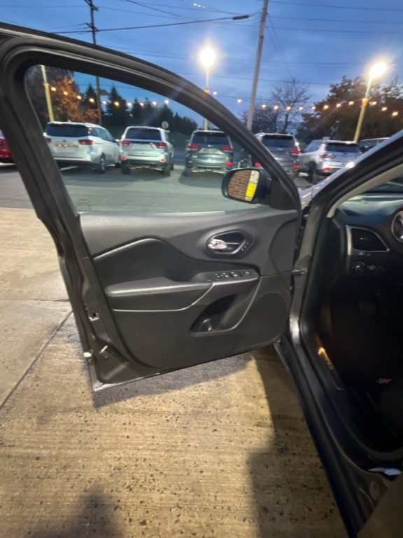 2019 Jeep Cherokee Image 9