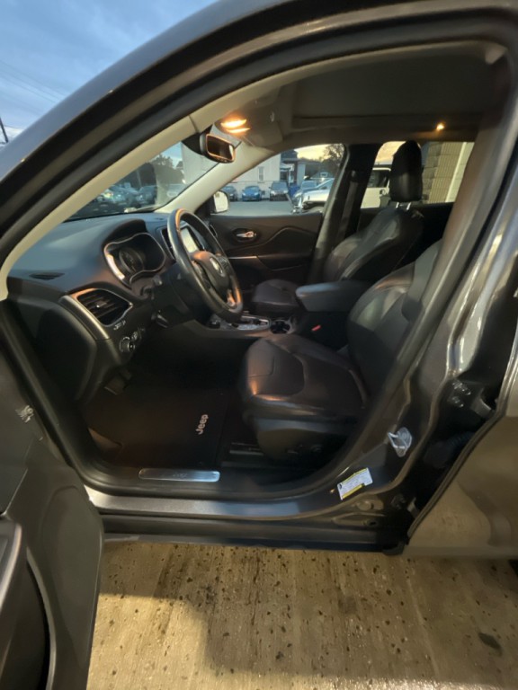 2019 Jeep Cherokee Image 10