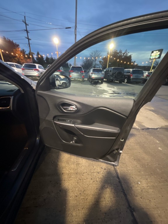 2019 Jeep Cherokee Image 11