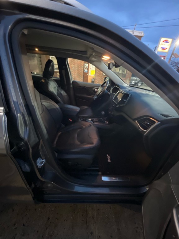 2019 Jeep Cherokee Image 12