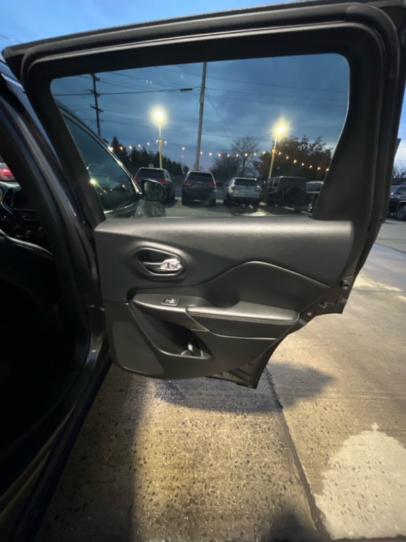 2019 Jeep Cherokee Image 13