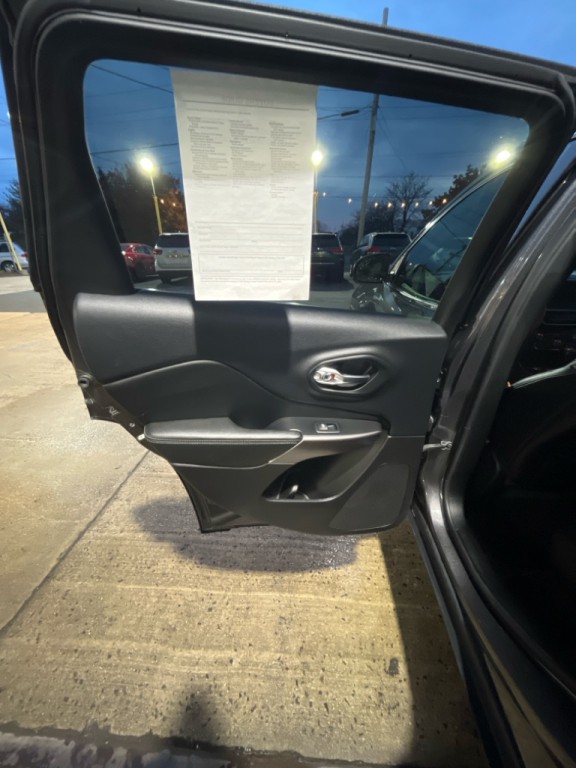 2019 Jeep Cherokee Image 15