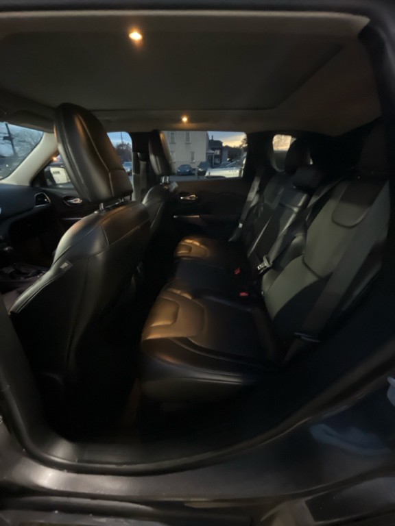 2019 Jeep Cherokee Image 16