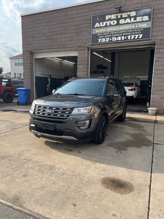 2017 Ford Explorer Image 1