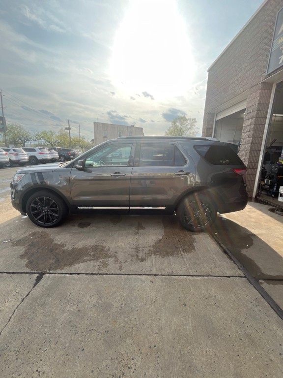 2017 Ford Explorer Image 8