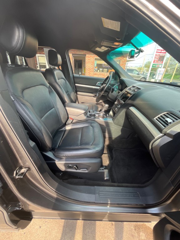 2017 Ford Explorer Image 12
