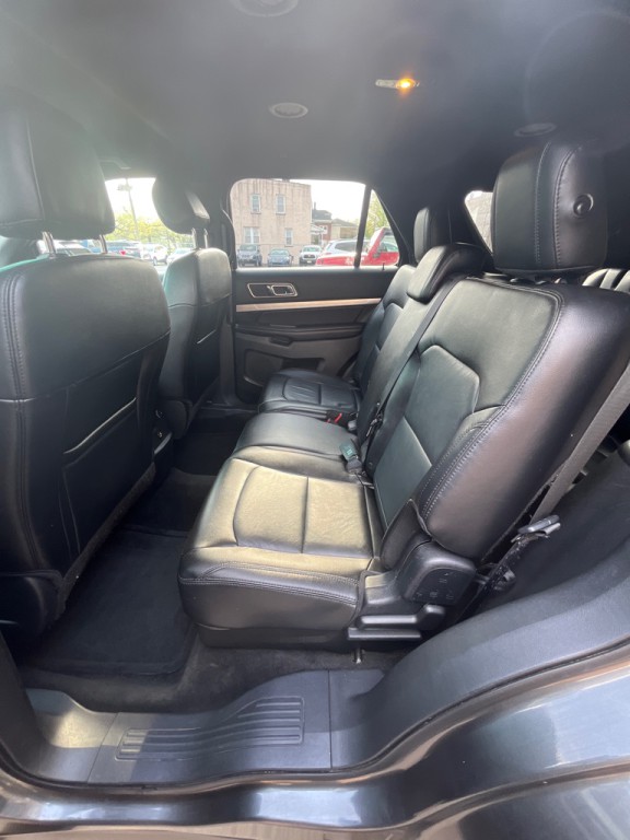 2017 Ford Explorer Image 17
